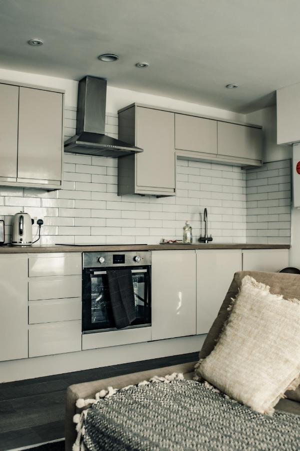 Dealhouse 10 Apartment Huddersfield