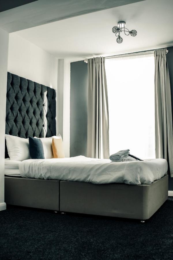 Dealhouse 10 * Huddersfield